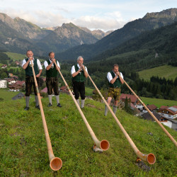 Bad Hindelang Tourismus_Wolfgang B. Kleiner_Alphorn.JPG