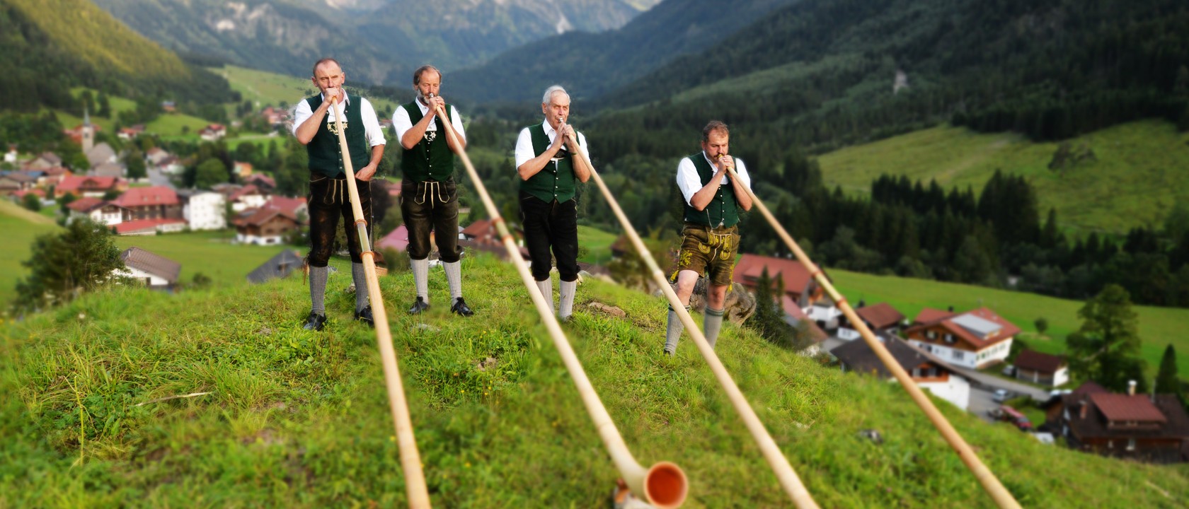 Header-Sommer-Alphornblaeser.jpg